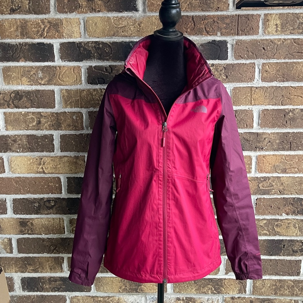 THE NORTH FACE Burgundy and Red Windbreaker Jacket - Picture 3 of 12